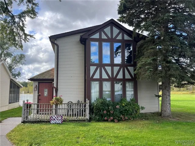 $2,800 | 3279 Clinton Street, Unit 2, West Seneca, NY 14224