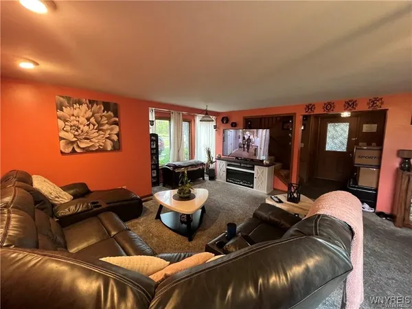 $2,600 | 3279 Clinton Street, Unit 2, West Seneca, NY 14224