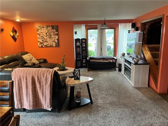 $2,800 | 3279 Clinton Street, Unit 2, West Seneca, NY 14224