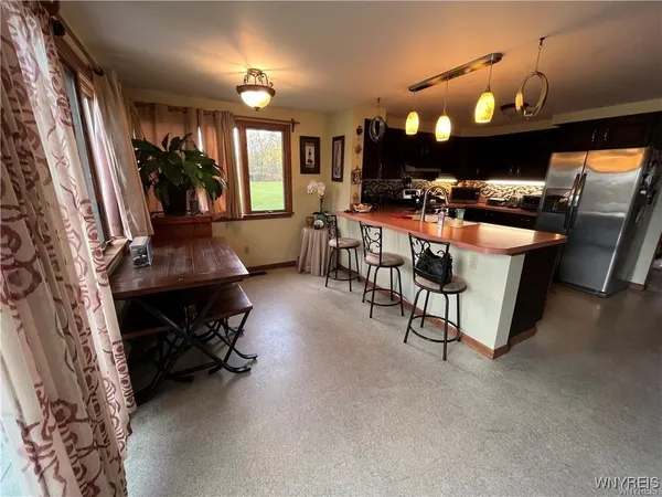 $2,600 | 3279 Clinton Street, Unit 2, West Seneca, NY 14224