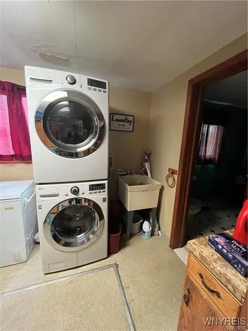 $2,800 | 3279 Clinton Street, Unit 2, West Seneca, NY 14224