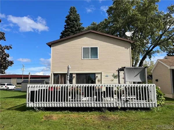 $2,600 | 3279 Clinton Street, Unit 2, West Seneca, NY 14224