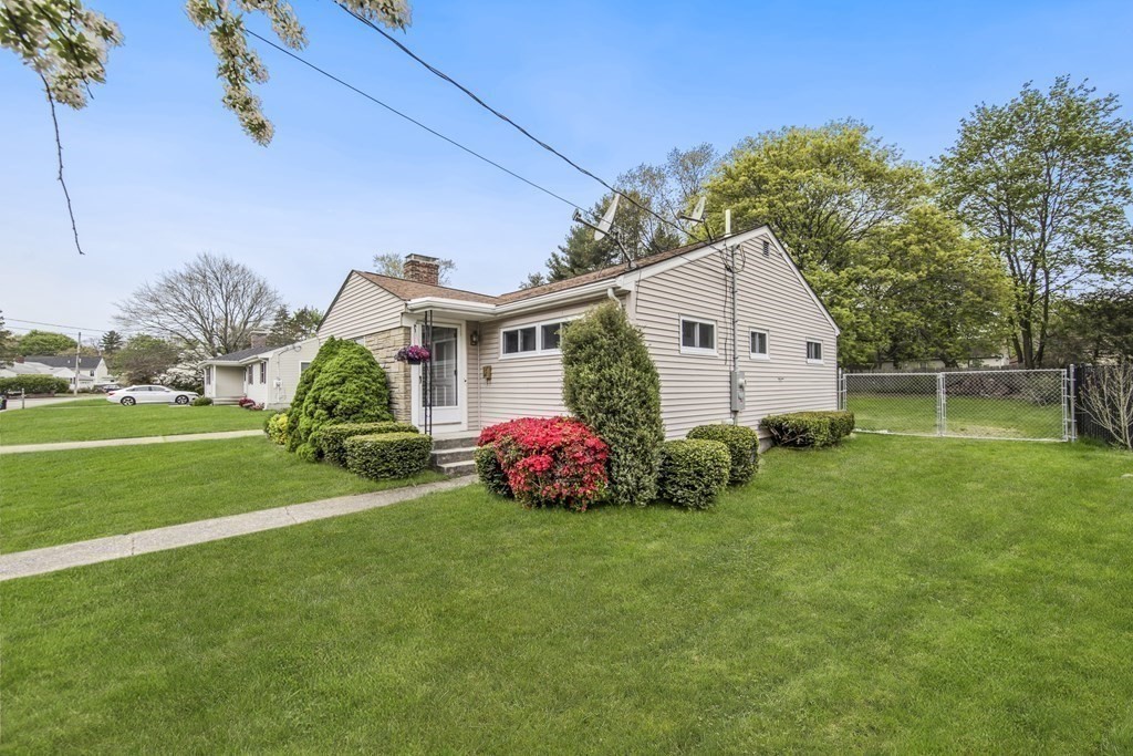 42 Ellendale Road Attleboro, MA 02703 - Photo 4 of 30 Gallery Image 4