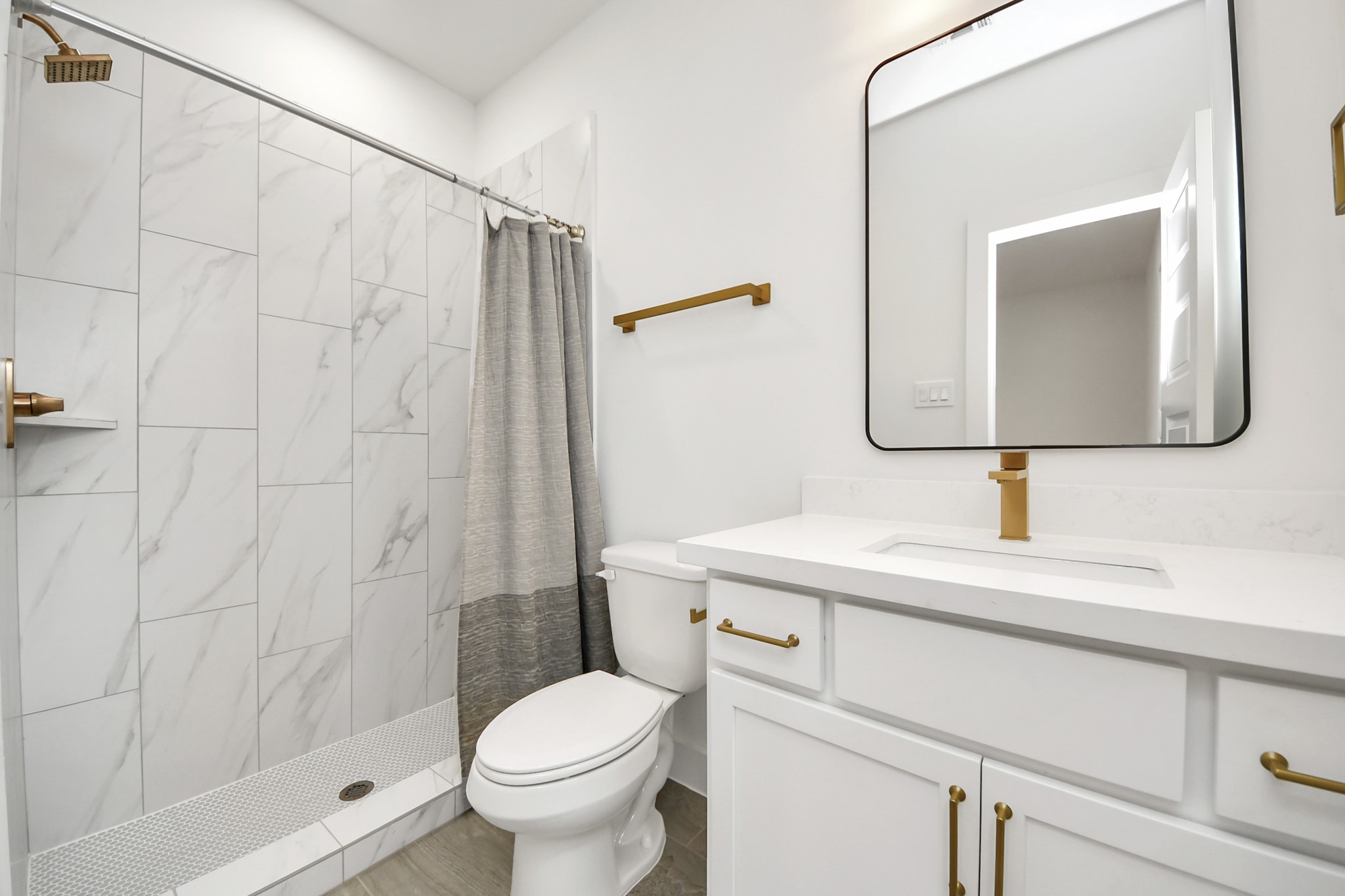 2211 Bevis Street Houston, TX 77008 - Photo 8 of 34