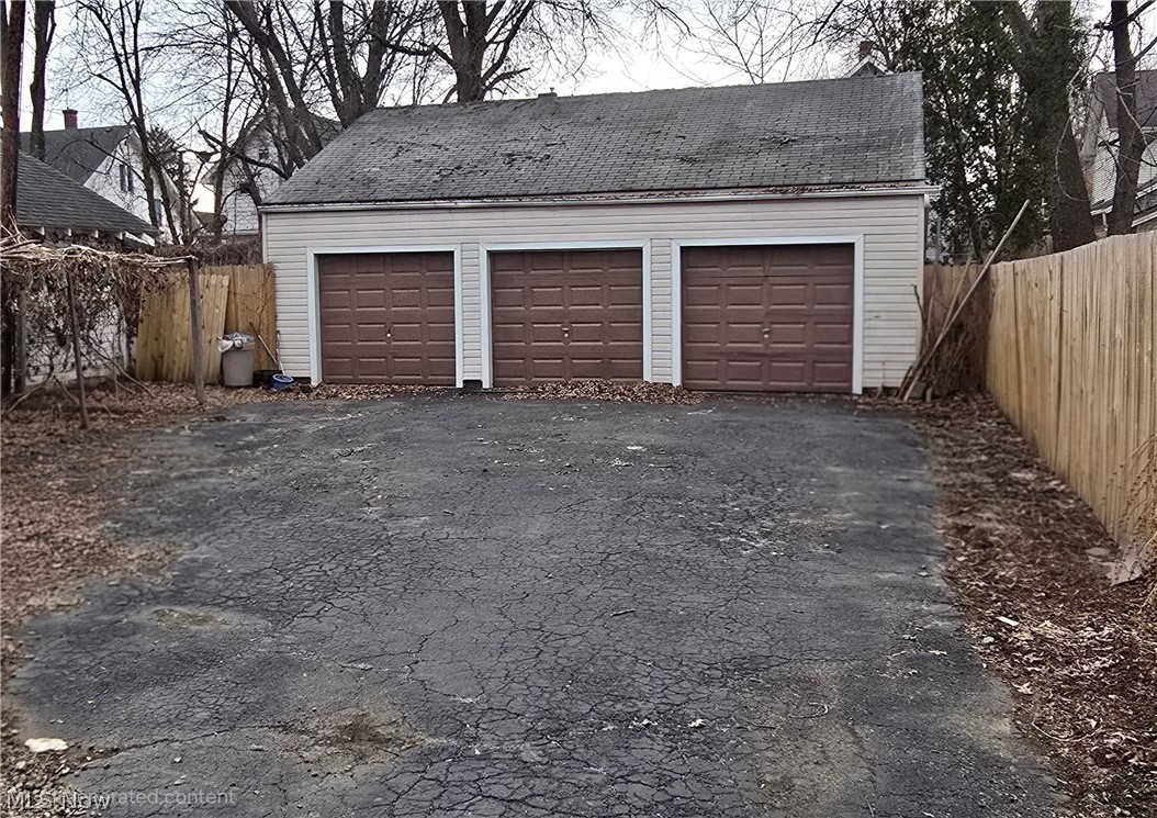 688 Dayton Street Akron, OH 44310 - Photo 28 of 41