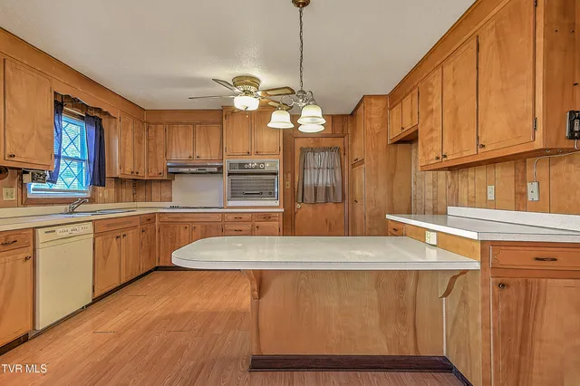 $349,900 | 161 Echo Lane, Bluff City, TN 37618