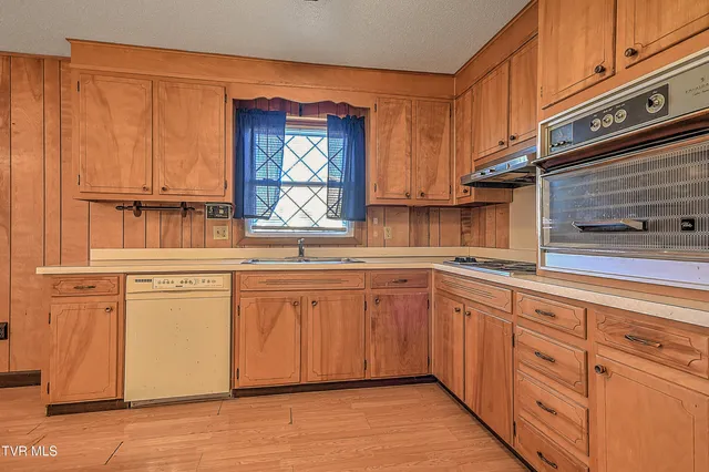 $349,900 | 161 Echo Lane, Bluff City, TN 37618