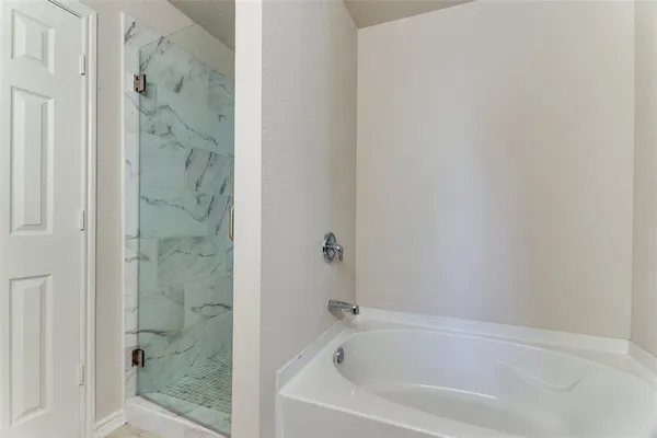 $2,595 | 1145 Maplewood Lane, Crowley, TX 76036