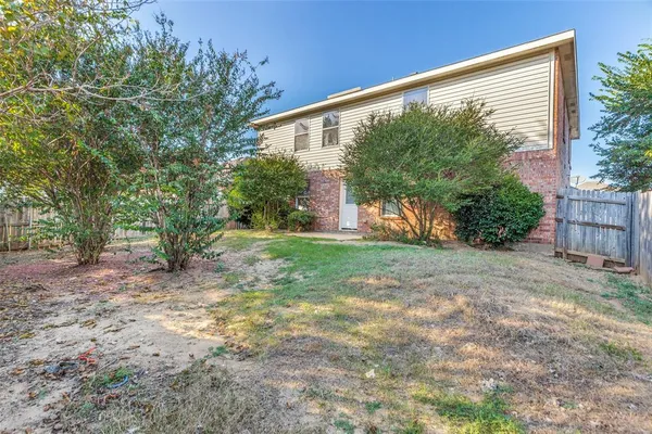 $2,595 | 1145 Maplewood Lane, Crowley, TX 76036