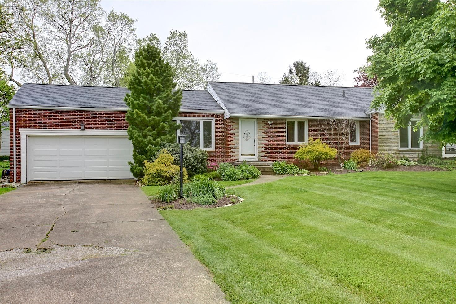 4464 East Cliff Road Port Clinton, OH 43452 - Photo 1 of 36 Gallery Image 1