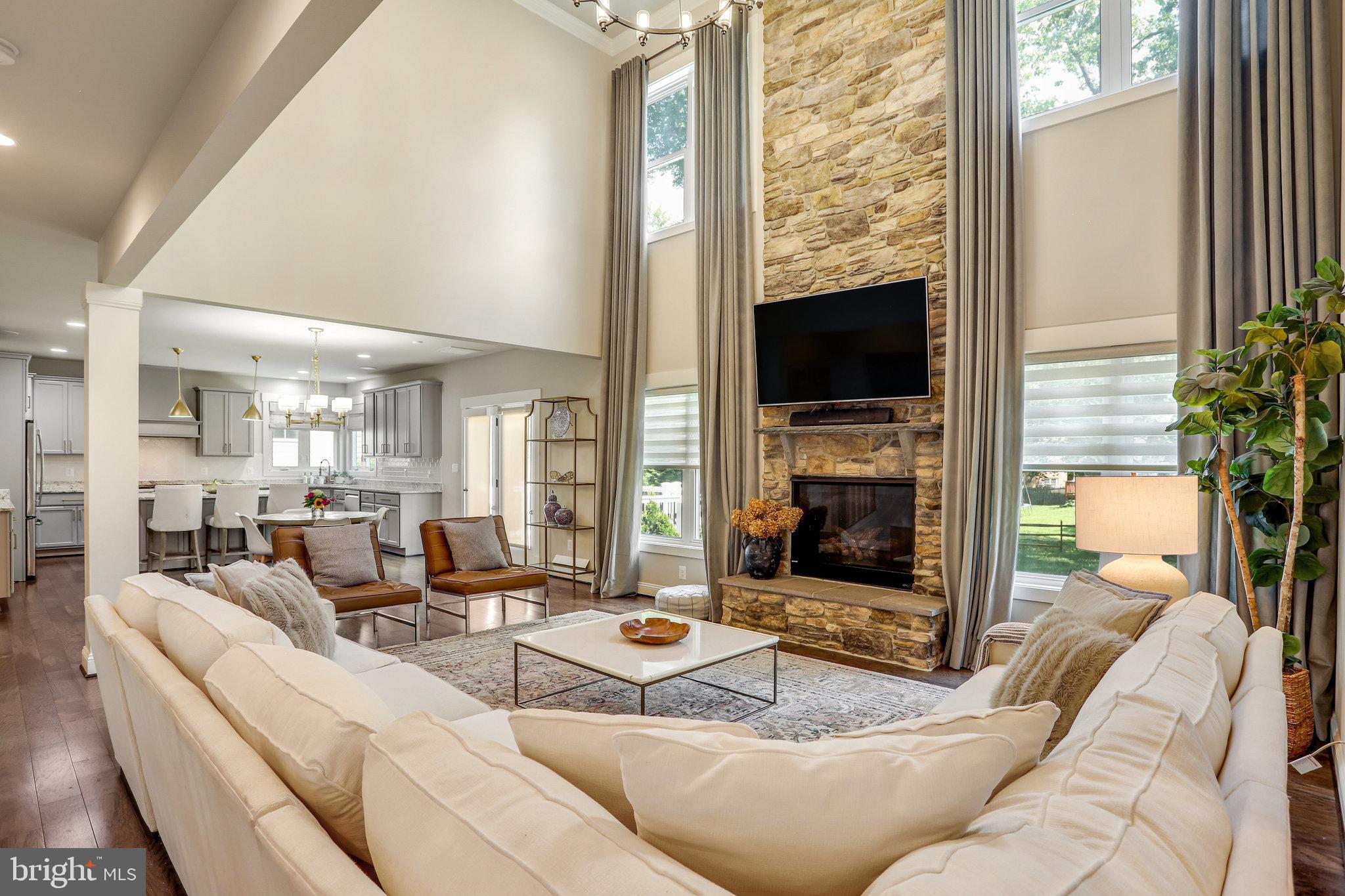 714 Kingsley Road Southwest Vienna, VA 22180 - Photo 13 of 62 Gorgeous Two Story Family Room!