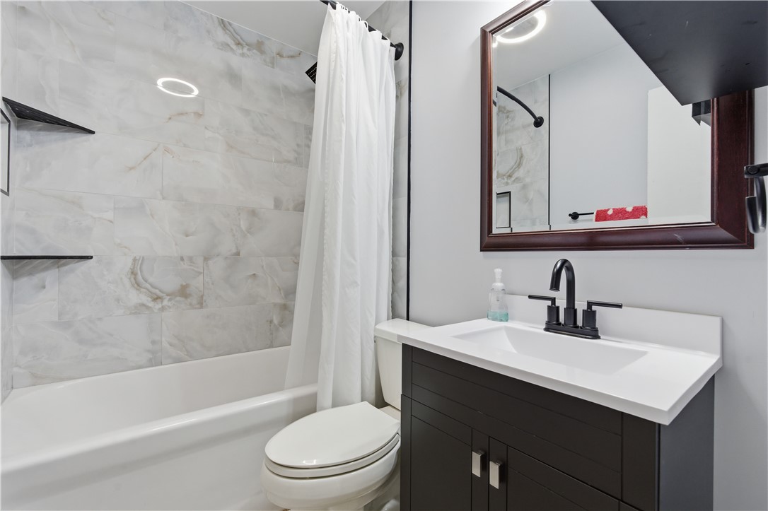 6000 Sharp Road Dayton, OH 45432 - Photo 14 of 23 UPDATED FULL BATHROOM