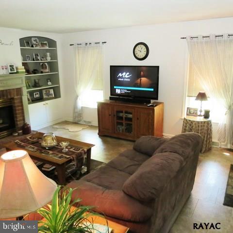 136 Meadow Road York, PA 17406 - Photo 11 of 36 Gallery Image 11