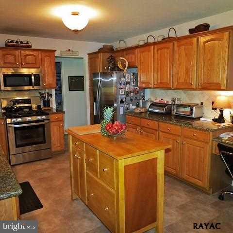 136 Meadow Road York, PA 17406 - Photo 16 of 36 Gallery Image 16