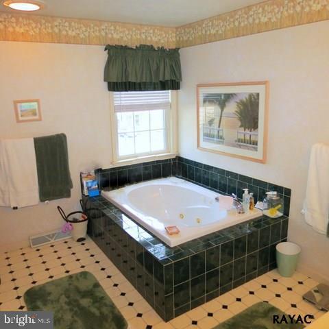 136 Meadow Road York, PA 17406 - Photo 20 of 36 Gallery Image 20