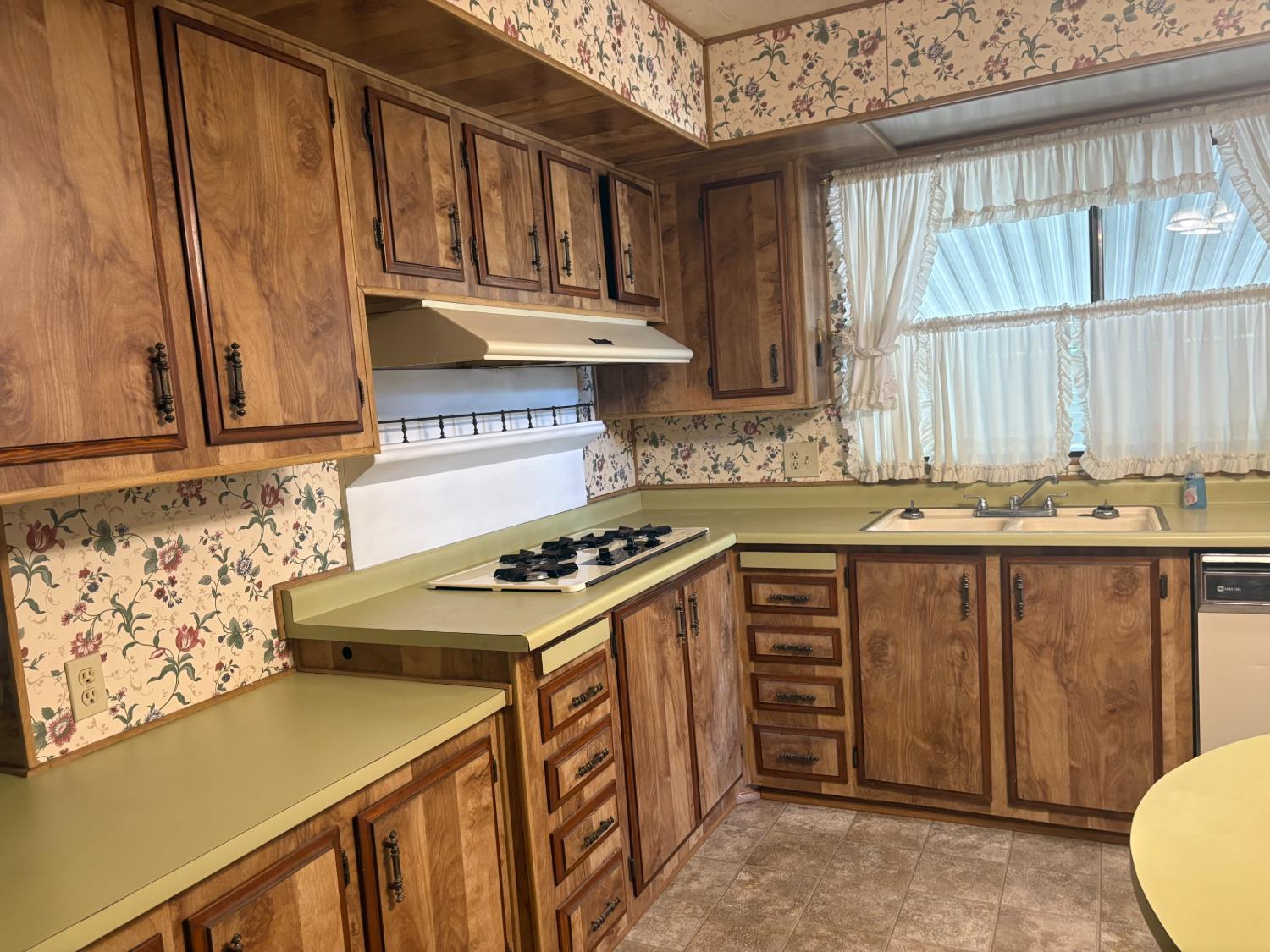 1300 West Olson Avenue, Unit 127 Reedley, CA 93654 - Photo 11 of 39