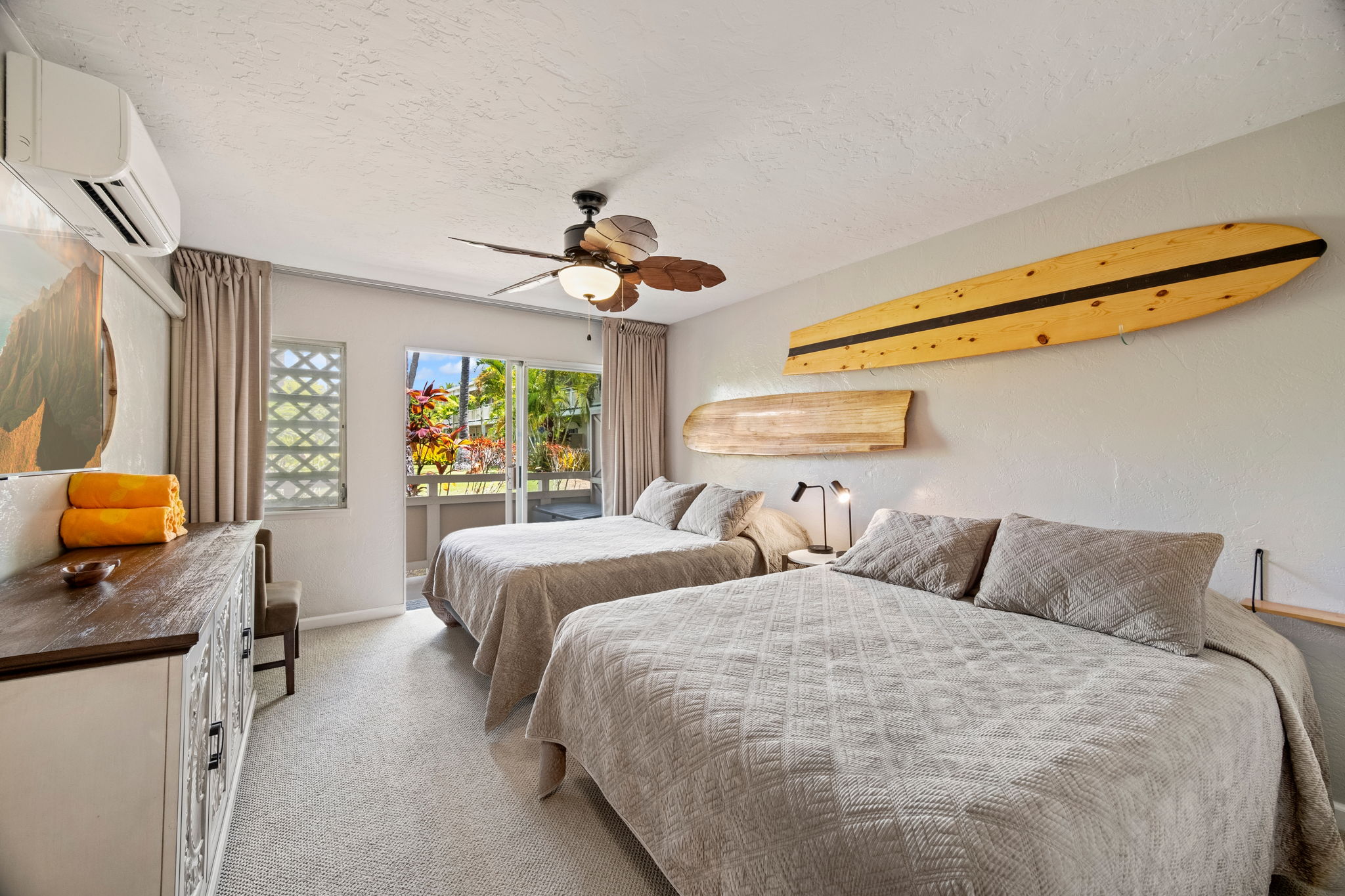 525 Aleka Loop, Unit H7 Kapaa, HI 96746 - Photo 11 of 30 a bedroom with a bed and window