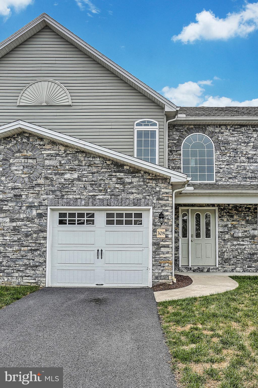 308 Briar Ridge Circle Enola, PA 17025 - Photo 2 of 31 Gallery Image 2