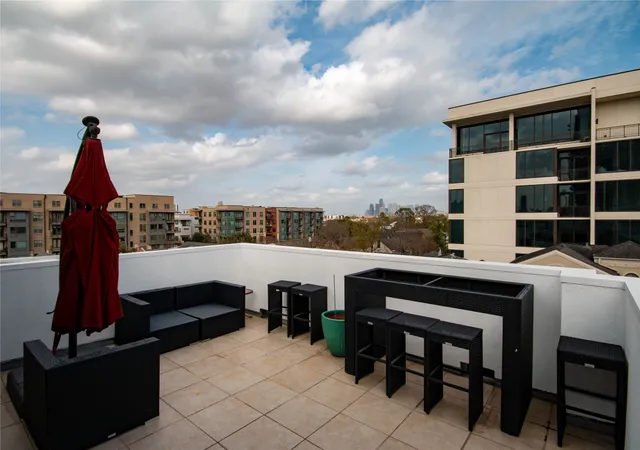 $699,000 | 2423 West Main Street, Unit B, Houston, TX 77098