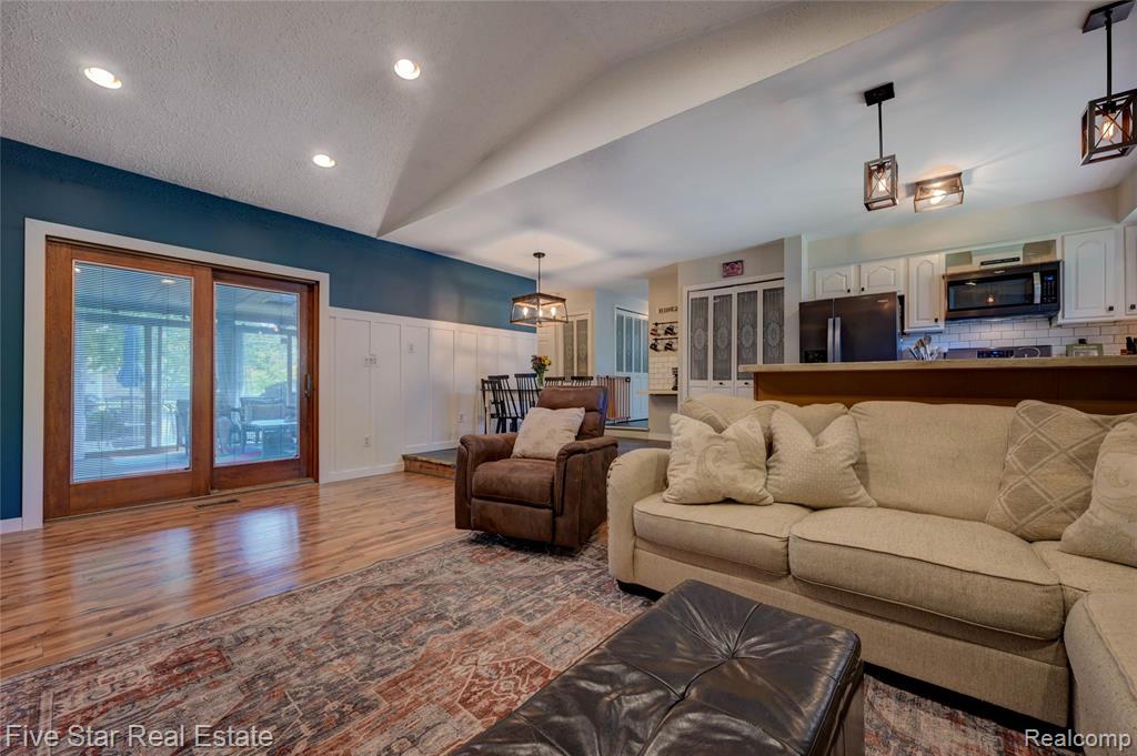 21953 Hall Road Trenton, MI 48183 - Photo 22 of 48 Gallery Image 22