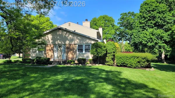 $249,000 | 5370 Breeze Hill Place, Troy, MI 48098