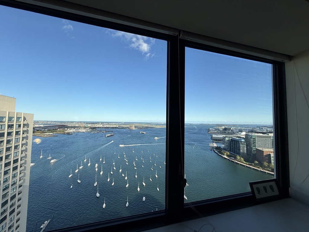 65 East India Row, Unit PHF Boston, MA 02110 - Photo 8 of 13 a view of a balcony next to a yard