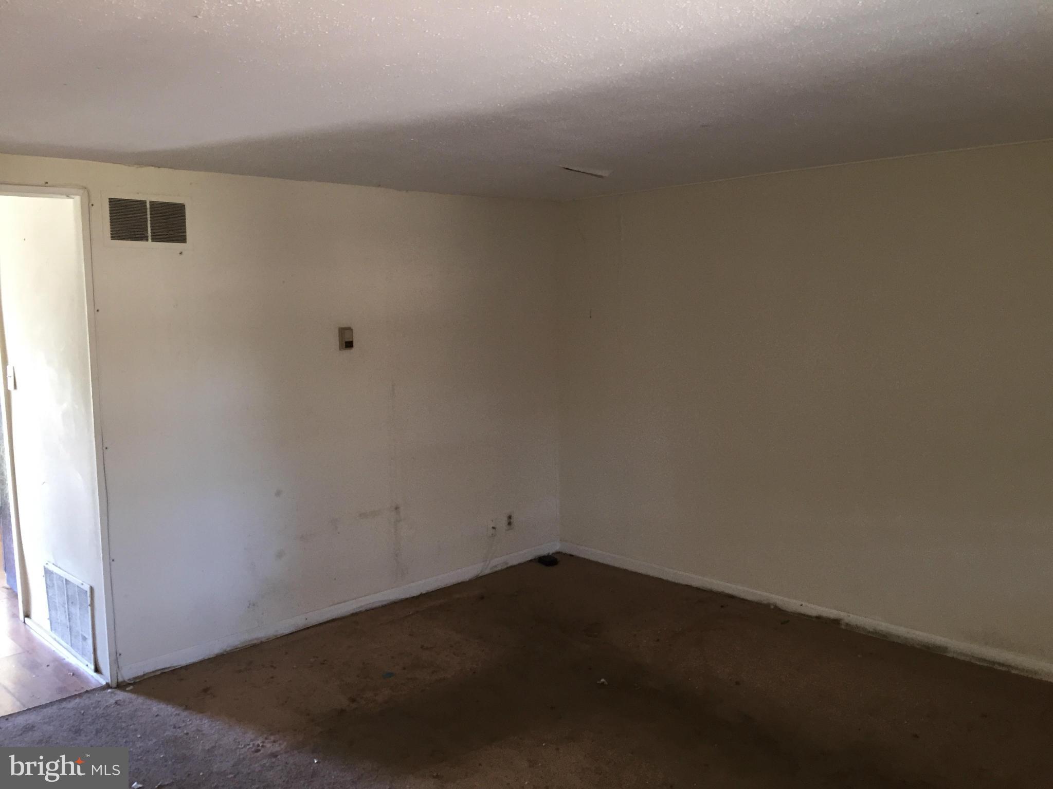2917 Freeway Halethorpe, MD 21227 - Photo 16 of 19 Family Room