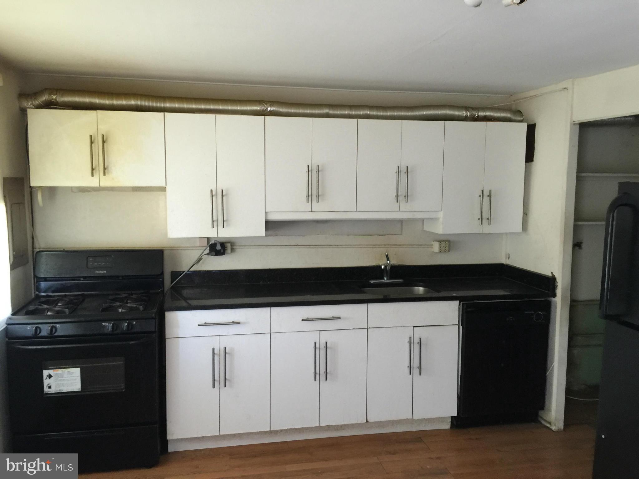 2917 Freeway Halethorpe, MD 21227 - Photo 3 of 19 Kitchen
