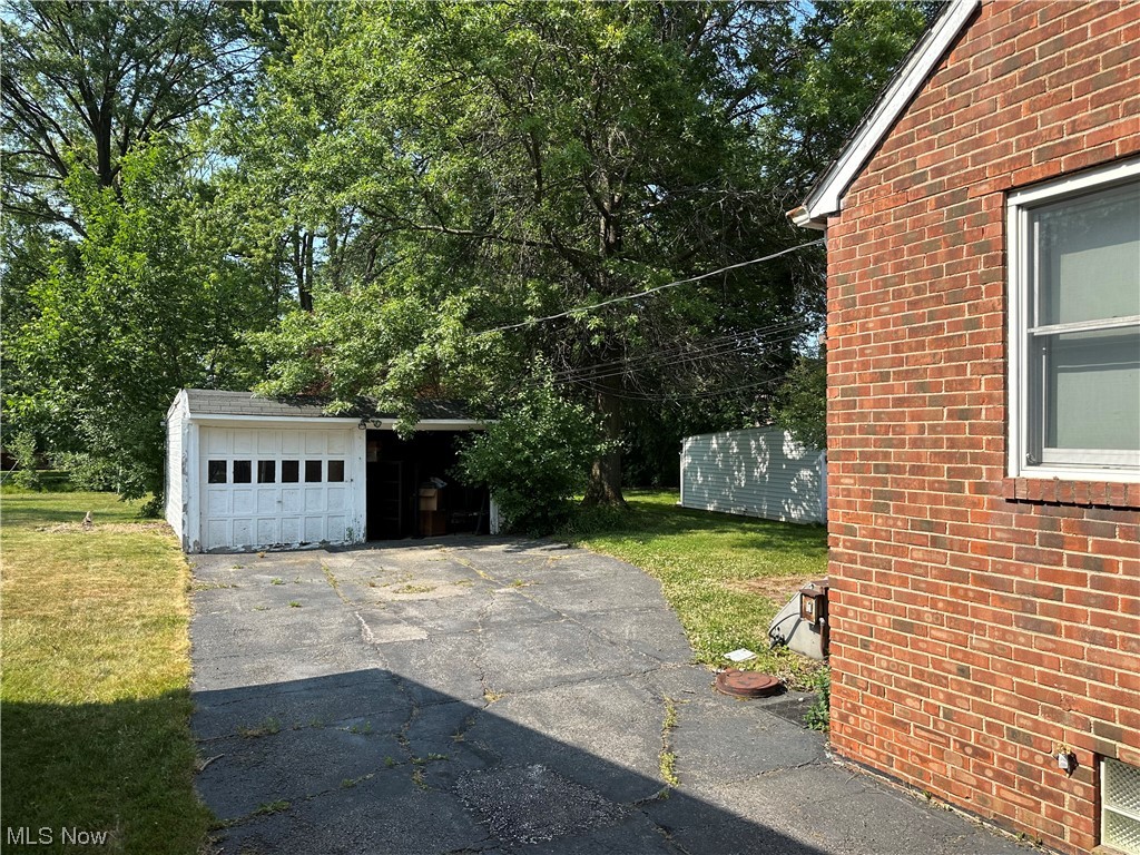 4337 Baintree Road University Heights, OH 44118 - Photo 27 of 30