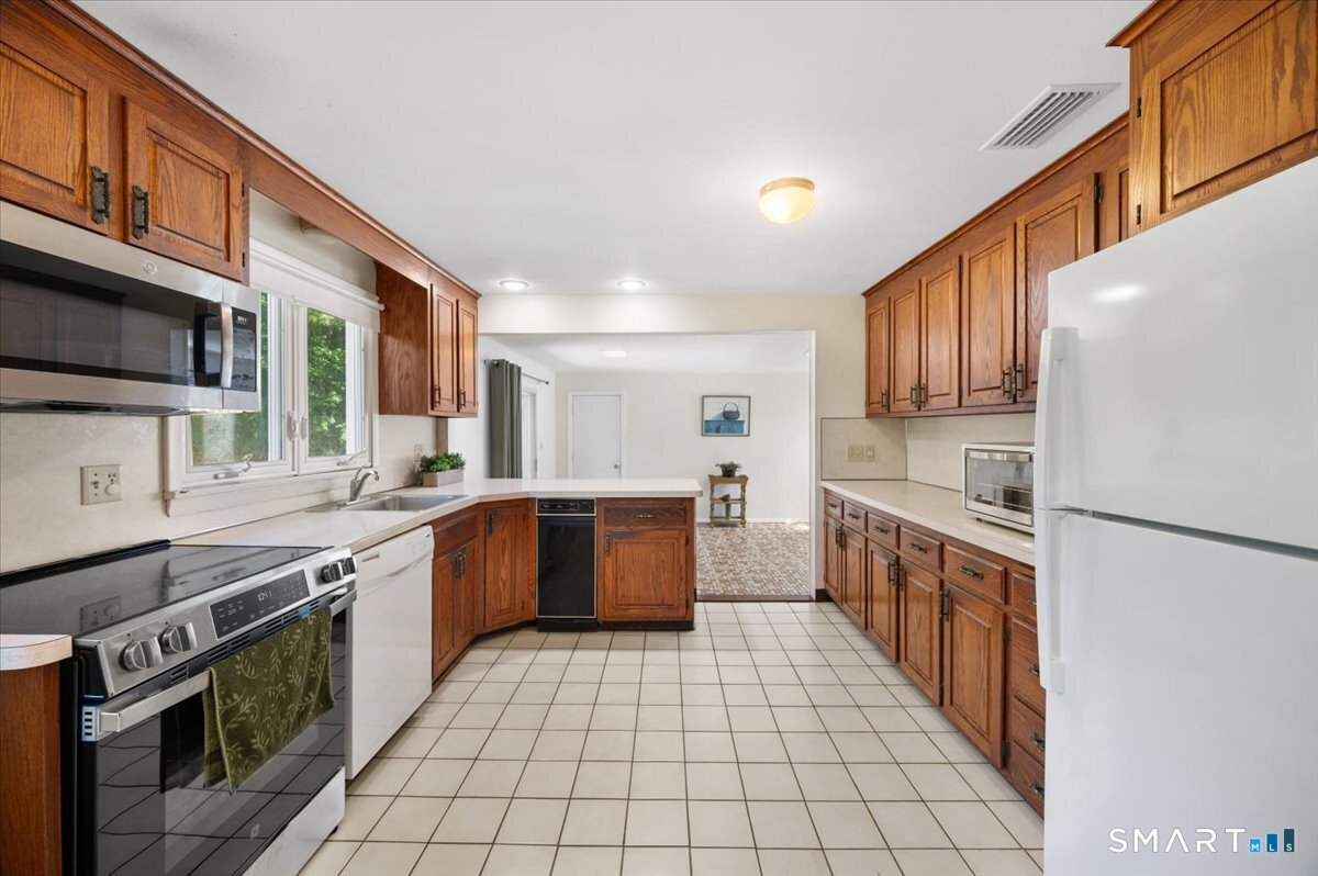 74 Rye Street East Windsor, CT 06016 - Photo 10 of 40