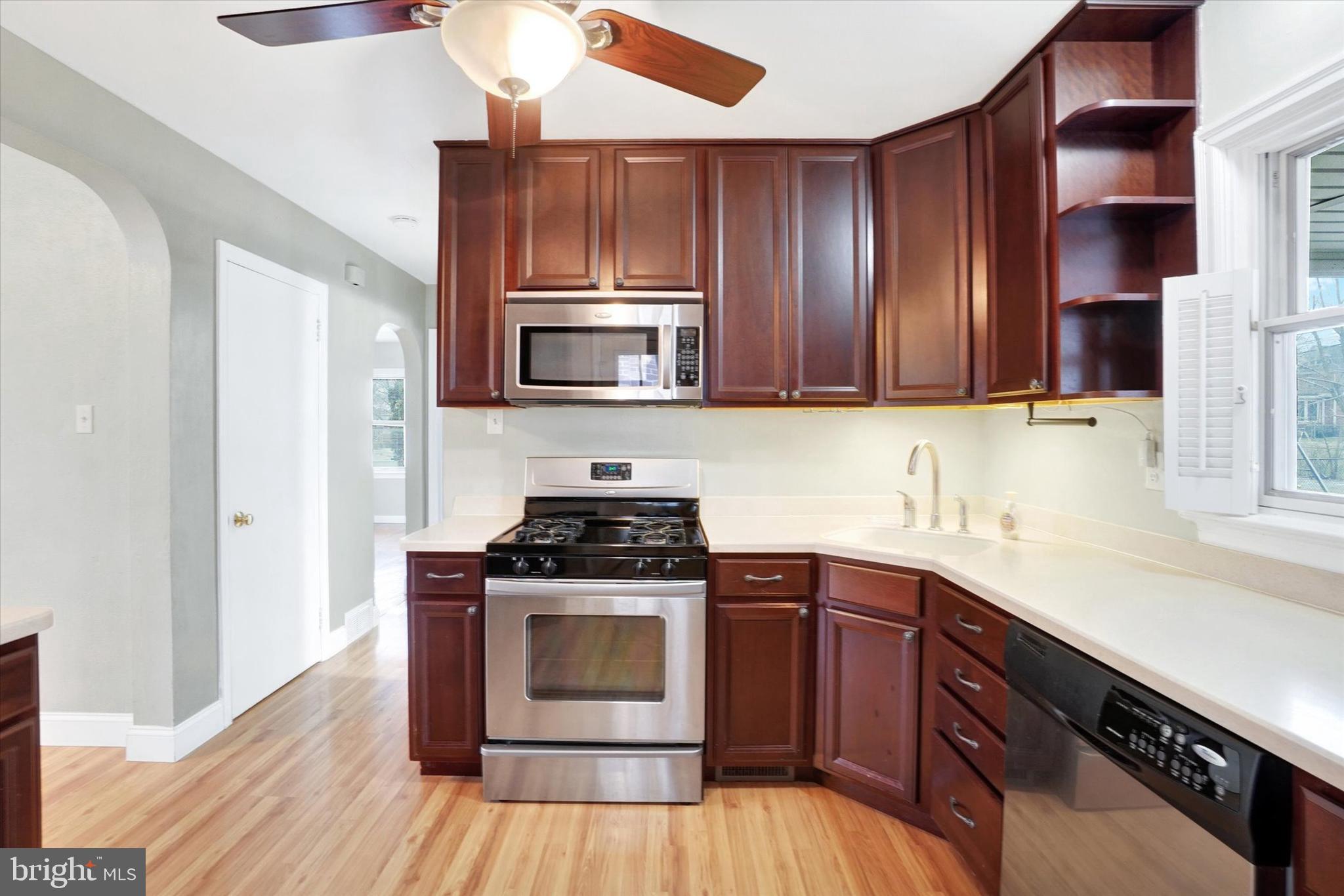 313 Pinehurst Road York, PA 17402 - Photo 8 of 24 kitchen