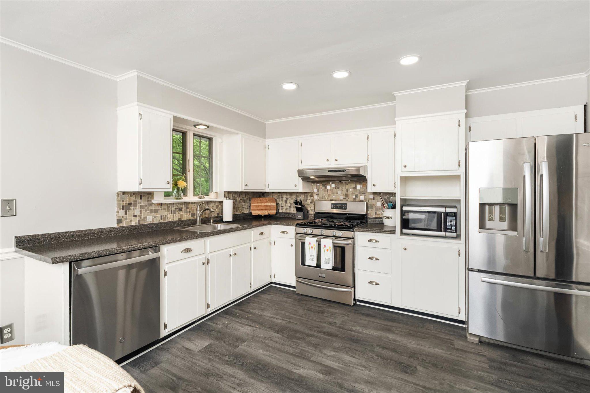 73 Tindall Road Robbinsville, NJ 08691 - Photo 9 of 33 Gallery Image 9