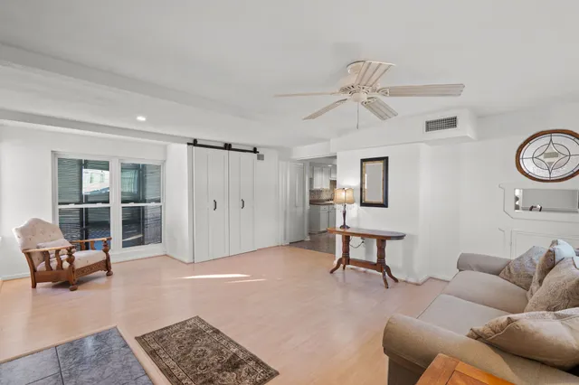 $2,000 | 611 Church Street, Galveston, TX 77550