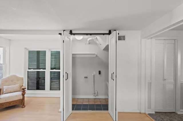 $2,000 | 611 Church Street, Galveston, TX 77550