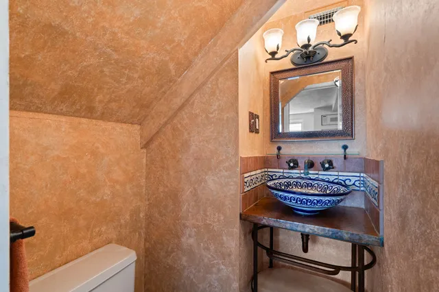 $2,000 | 611 Church Street, Galveston, TX 77550