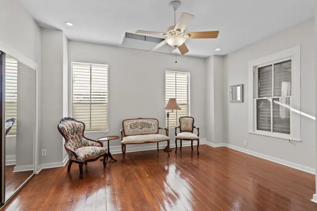 $2,000 | 611 Church Street, Galveston, TX 77550