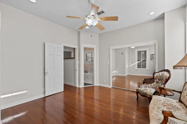 $2,000 | 611 Church Street, Galveston, TX 77550