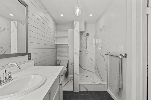 $2,000 | 611 Church Street, Galveston, TX 77550