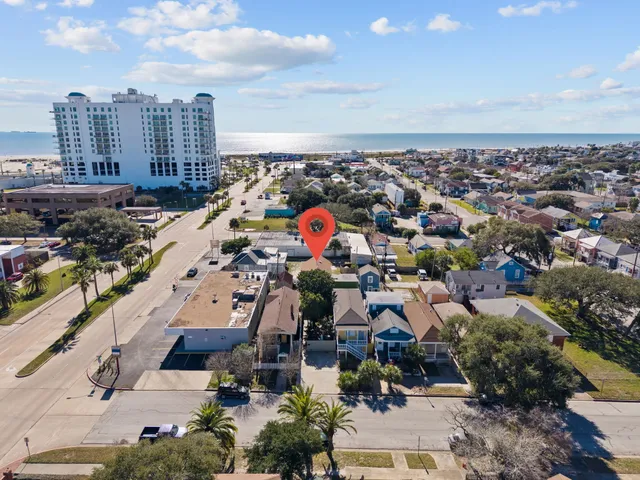 $2,000 | 611 Church Street, Galveston, TX 77550