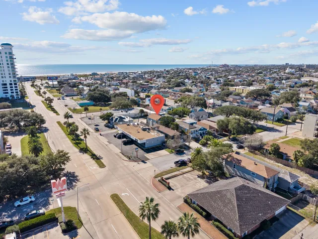 $2,000 | 611 Church Street, Galveston, TX 77550