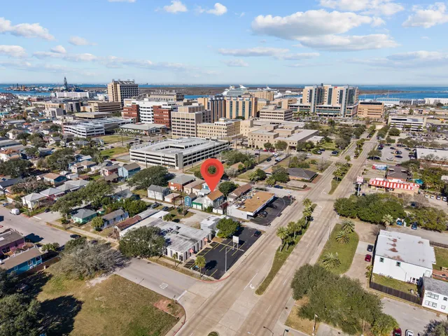 $2,000 | 611 Church Street, Galveston, TX 77550