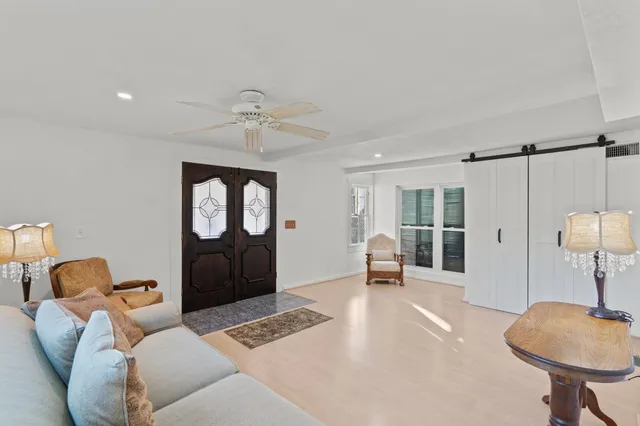 $2,000 | 611 Church Street, Galveston, TX 77550