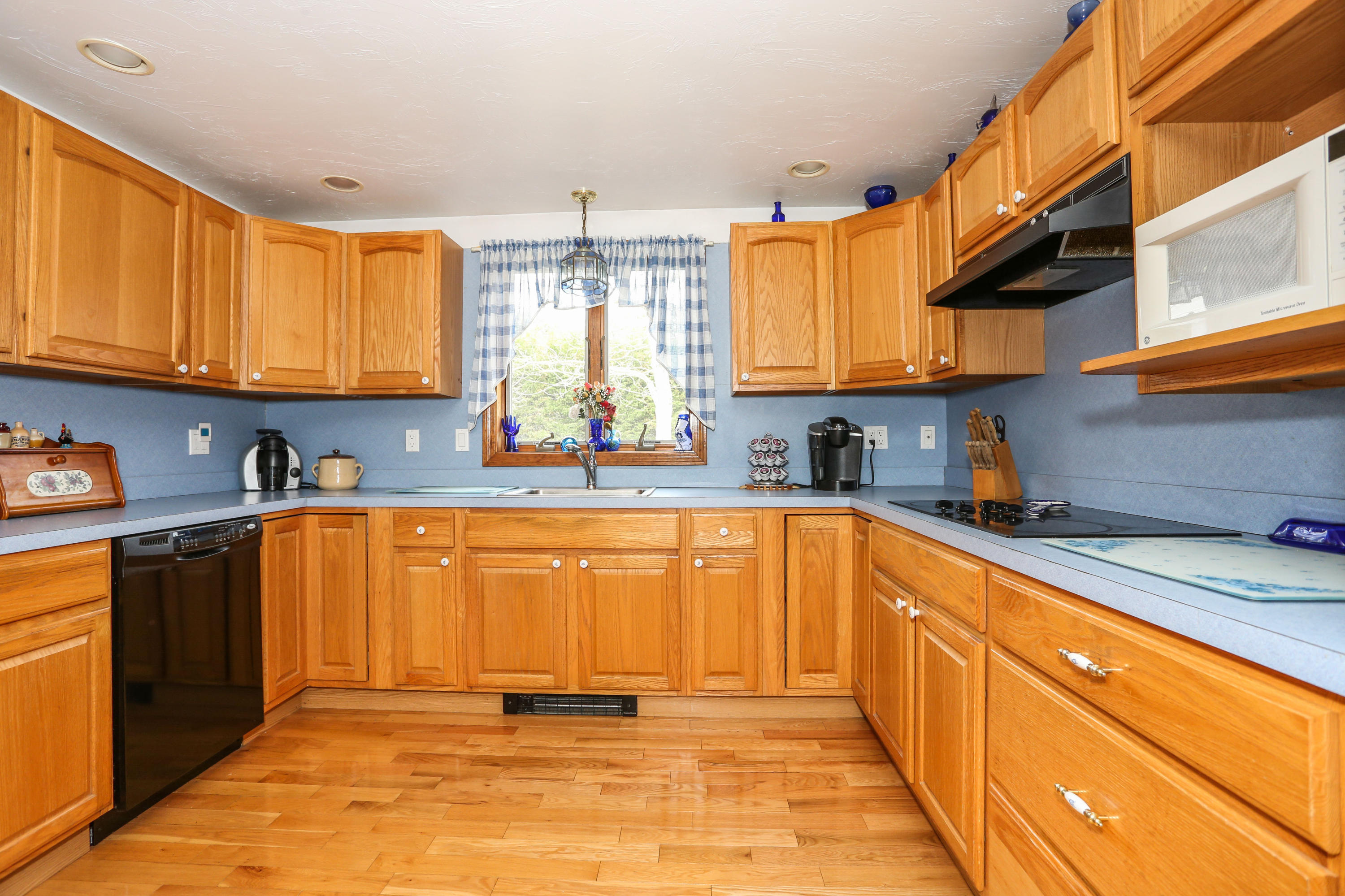 18 Aldrich Road Truro, MA 02666 - Photo 7 of 28 18AldLR-8