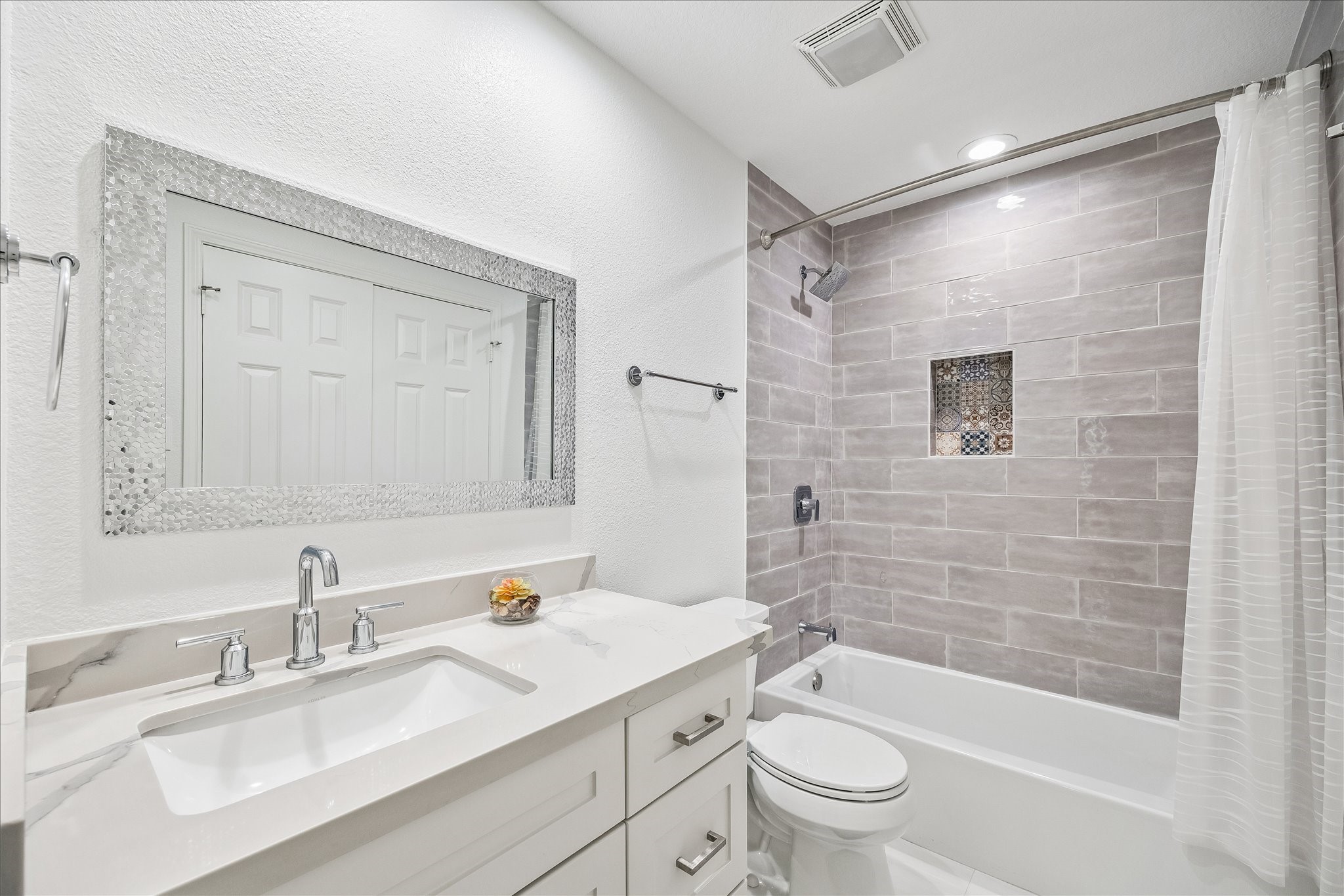 15 West Beckonvale Circle The Woodlands, TX 77382 - Photo 31 of 44 The secondary en-suite bathroom features quartz countertops and a large framed mirror.