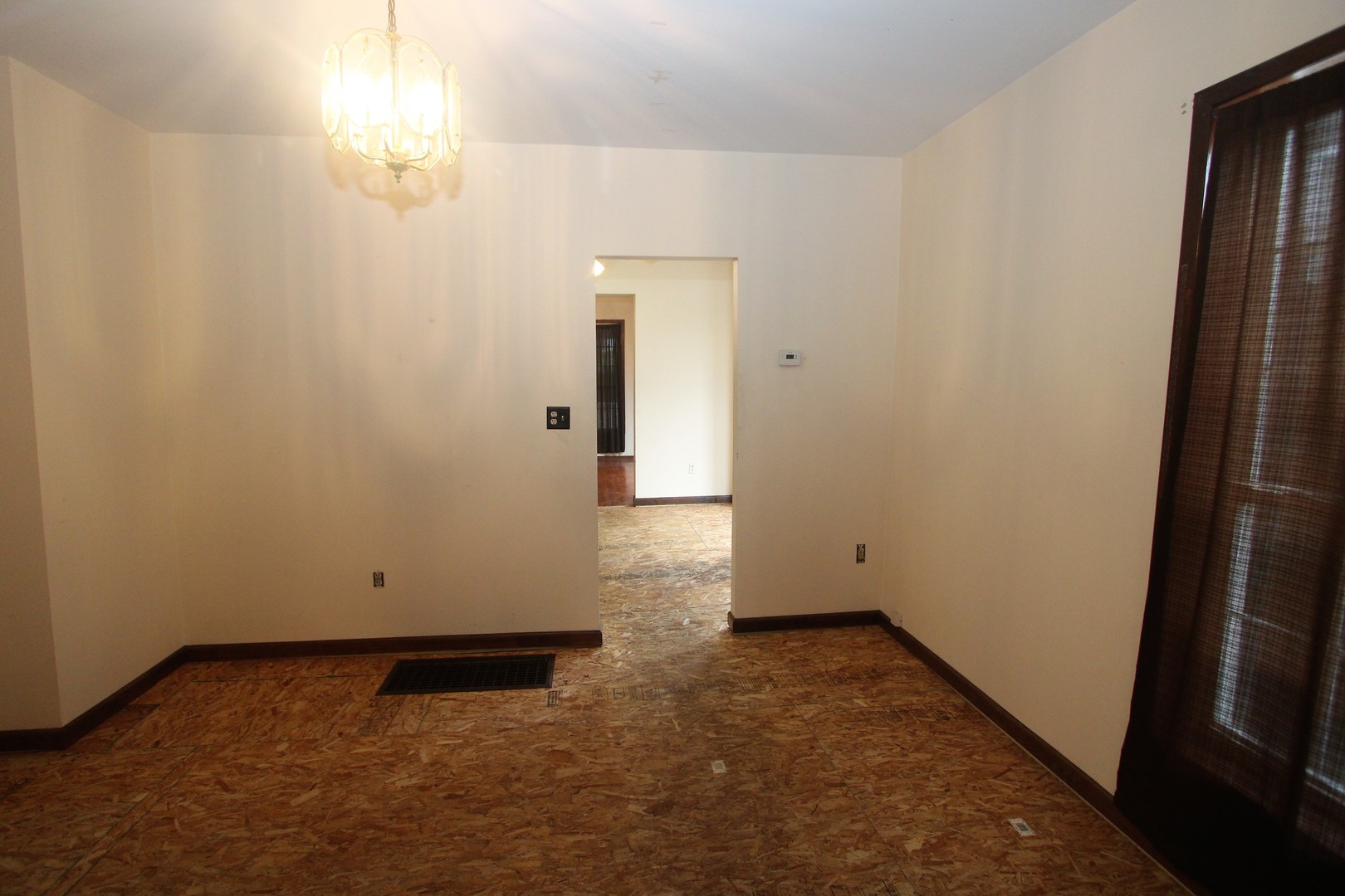 620 Oneida Street Joliet, IL 60435 - Photo 14 of 28 an empty room with windows