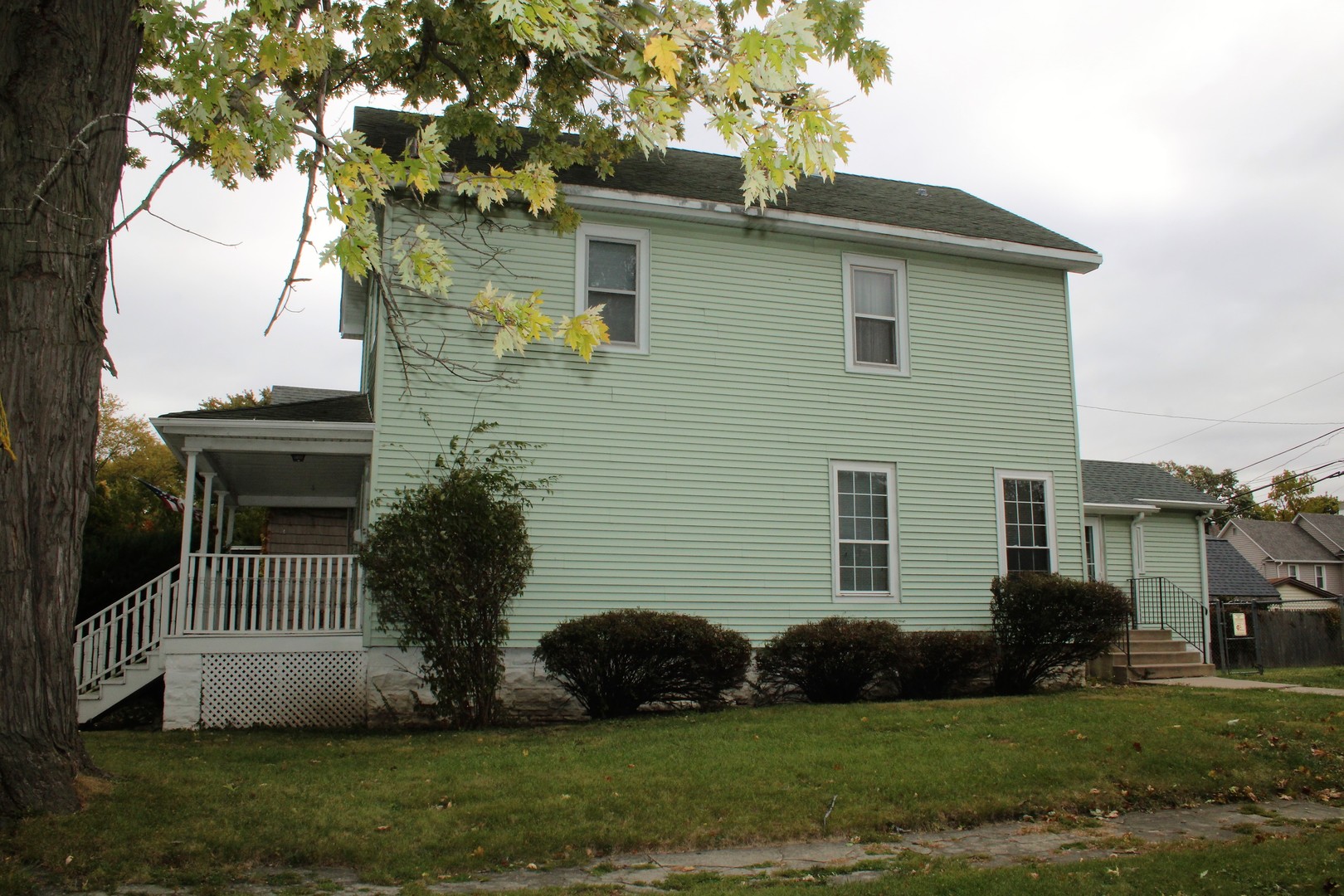 620 Oneida Street Joliet, IL 60435 - Photo 26 of 28 a front view of a house with a yard