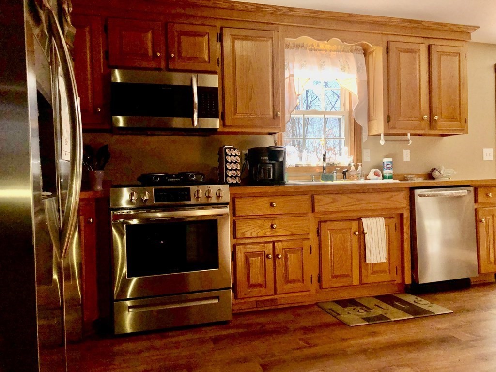22 Mt Henry Road Shirley, MA 01464 - Photo 5 of 34