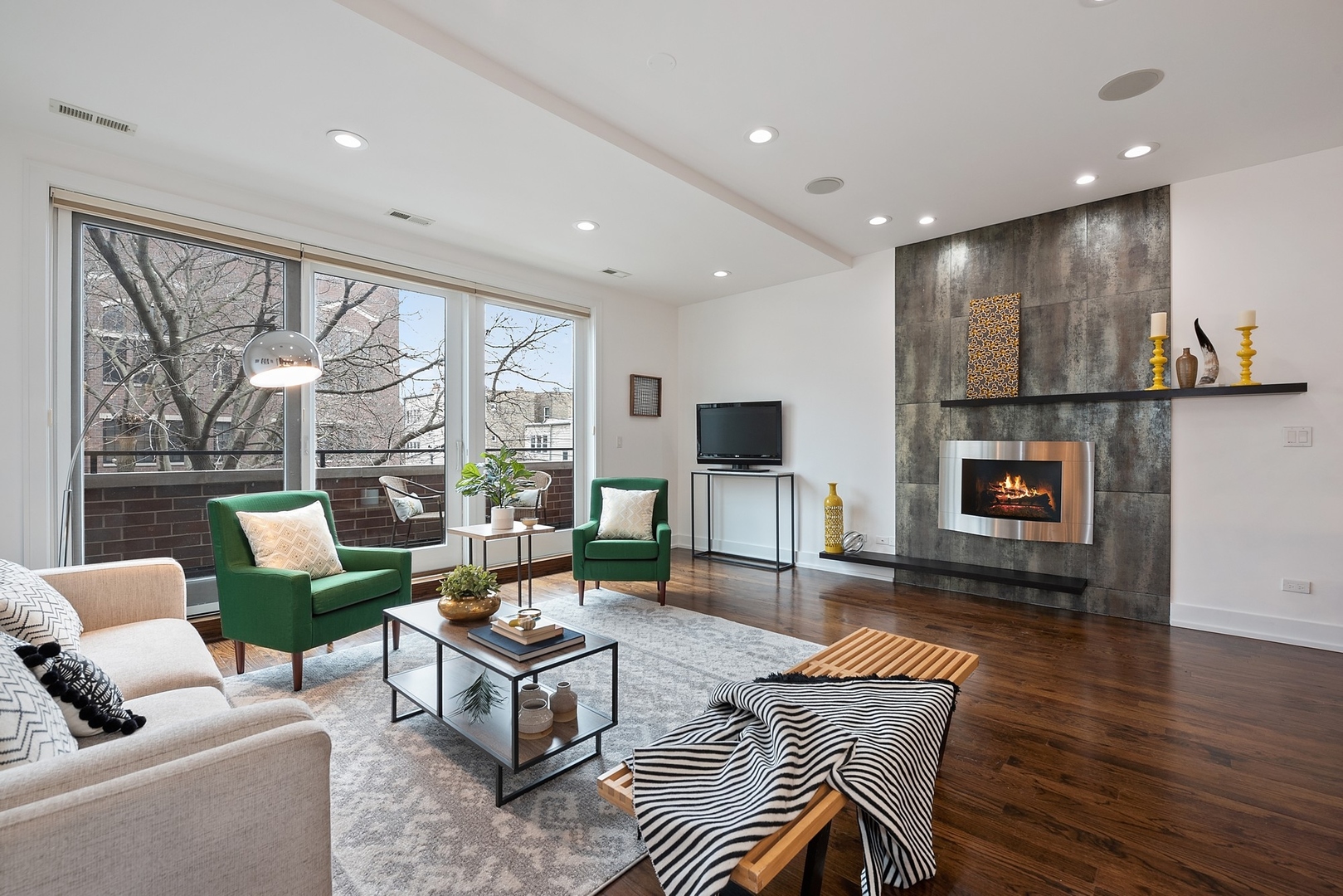 2144 West Rice Street, Unit 2E Chicago, IL 60622 - Photo 3 of 18