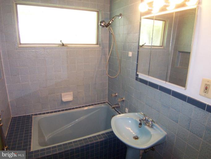 9714 Dilston Road Silver Spring, MD 20903 - Photo 13 of 19 Bath