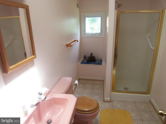 9714 Dilston Road Silver Spring, MD 20903 - Photo 5 of 19 Bath